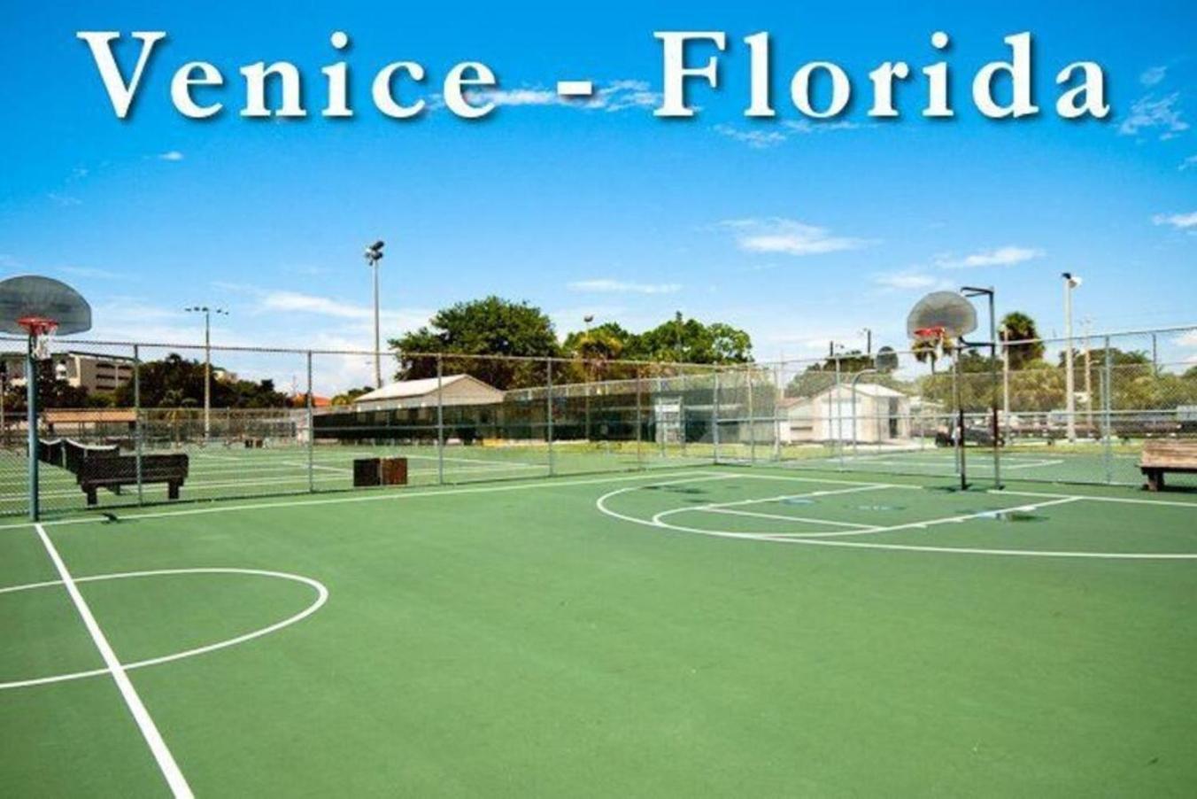 Great Shape After Milton-Pool Home Wows! Po Venice Esterno foto