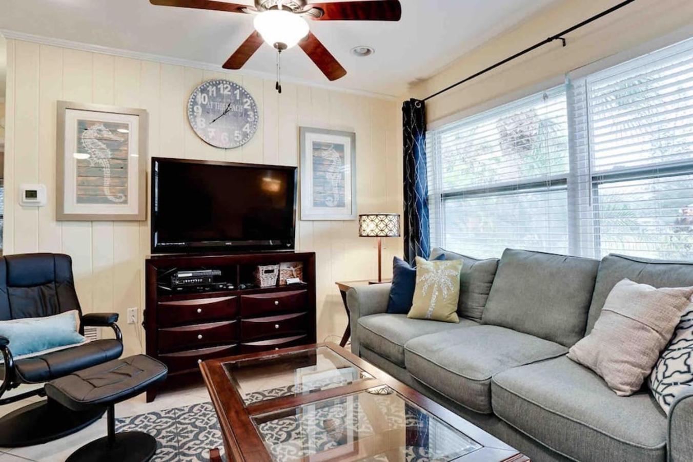 Great Shape After Milton-Pool Home Wows! Po Venice Esterno foto