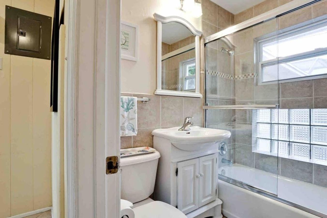 Great Shape After Milton-Pool Home Wows! Po Venice Esterno foto