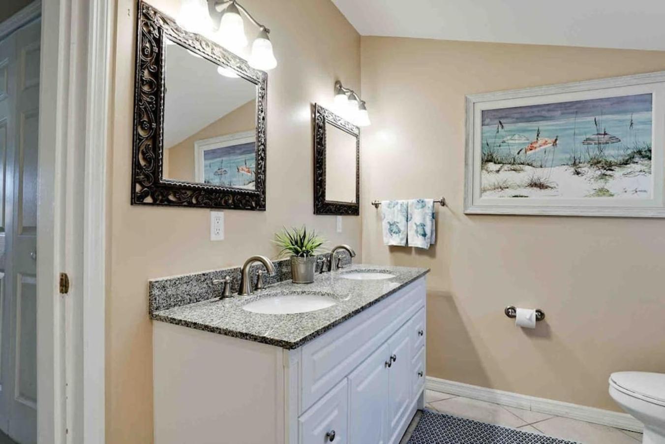 Great Shape After Milton-Pool Home Wows! Po Venice Esterno foto